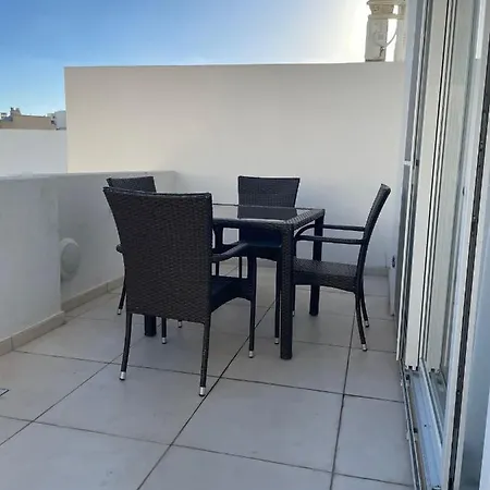 Lägenhet Msida Suites