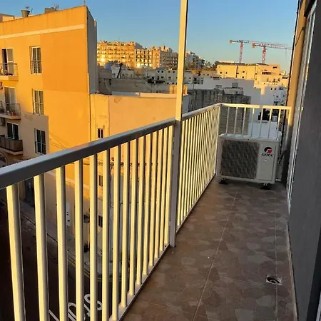 Lägenhet Msida Suites *