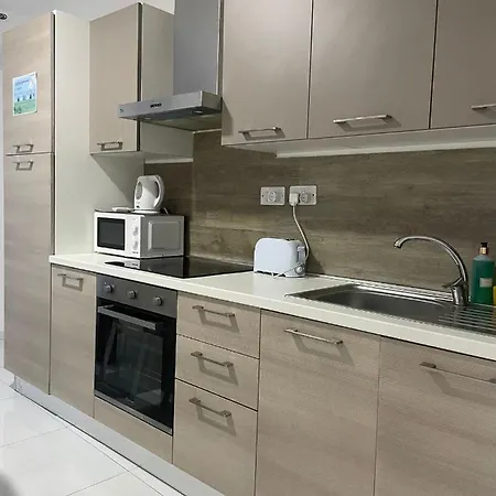 Lägenhet Msida Suites *